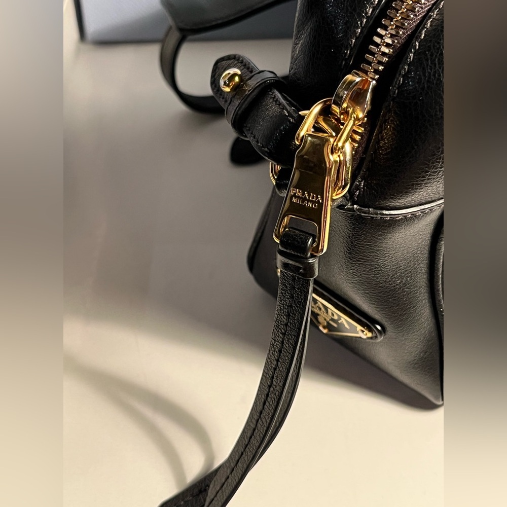 PRADA MILANO  (EMBOSSED LOGO) Glace calf Leather Black Shoulder Bag 🎩🎩🎩🎩🎩🎩 - Picture 5 of 16